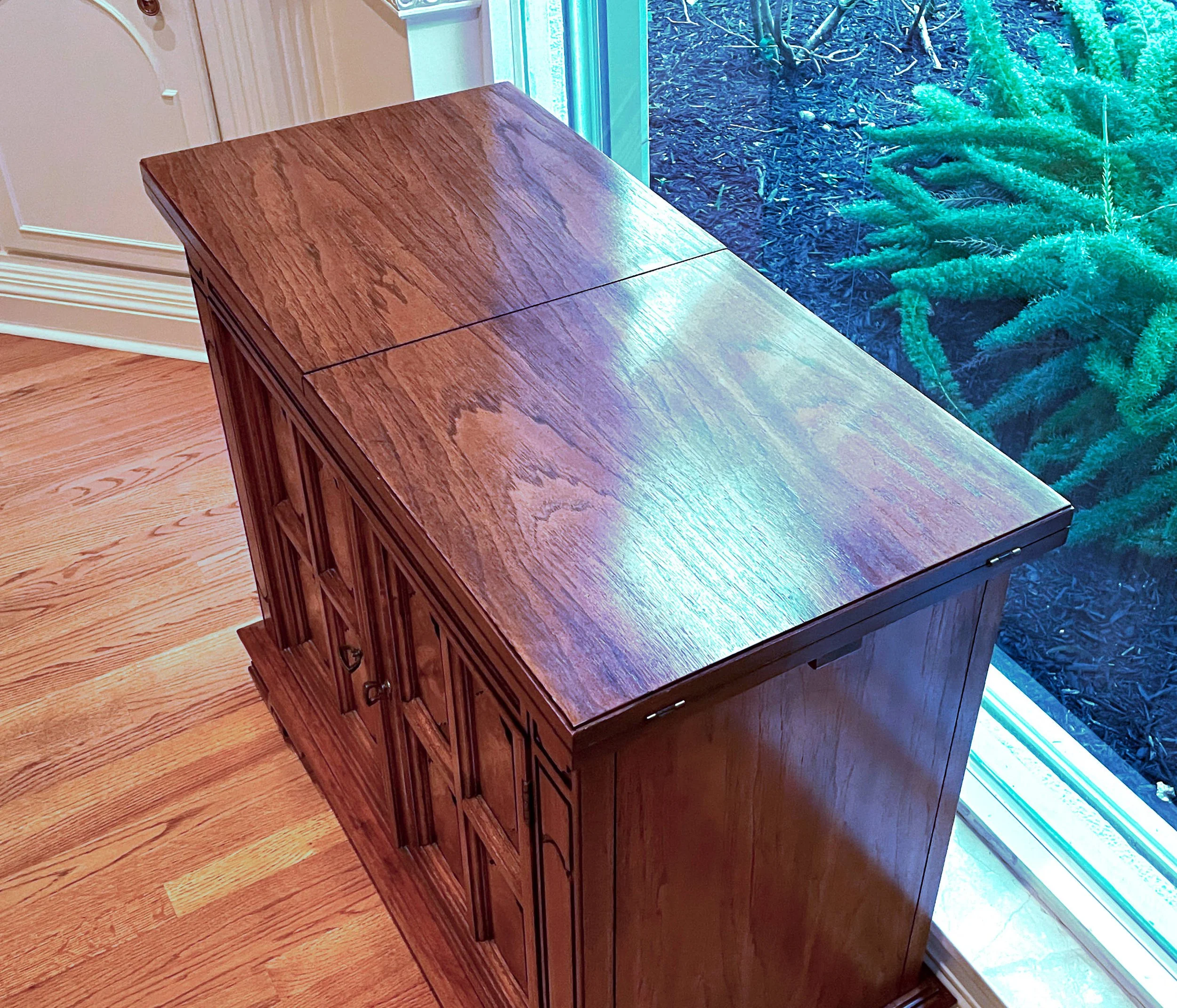 Encore Furniture Gallery-Thomasville Legacy Collection Flip-Top